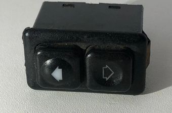 BMW 5 Series E28 (1981-1988) Rear Right Door Window Control Switch 1377905 31457381