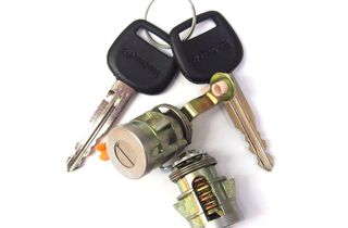 TOYOTA Hiace H200 (2004-2019) Замок двери передний правый 69051-26030,69052-26030 11555999