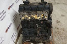 VOLKSWAGEN Passat B7 (2010-2015) Двигатель AVB 31581873