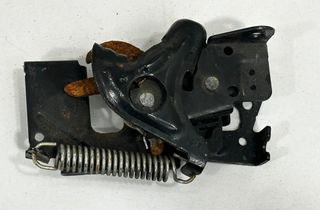 BMW 3 Series F30/F31 (2011-2020) Pravý zámok kapoty 7242549,4895376 23077944