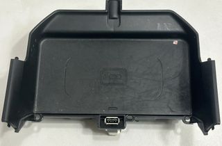 BMW 5 Series G30/G31 (2016-2023) Bezdrôtová nabíjacia stanica 5A81517,5A62828,5A6D527,5A17941,9442422,8719904,8800366,8795657,8781455,8782146,6837087,5A3E815,5A1DB22 27367596