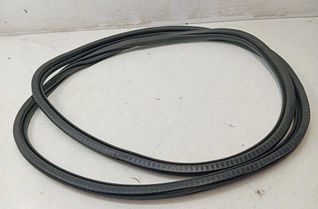 PEUGEOT 2008 2 generation (2019-2023) Pravé predné dvere tesnenie guma 9811537480 31139406