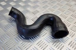 AUDI A4 B5/8D (1994-2001) шланг радиатора интеркулера 8D0145828C 31099752