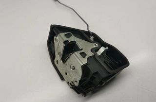 BMW 5 Series F10/F11 (2009-2017) Ľavý predný zámok dverí 7202145 31849400