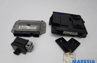 RENAULT Megane 3 generation (2008-2020) Riadiaca jednotka motora V29004369A,237100131R,237100132R,8200604932,284B13297R,S180098201,008200604932,692841560,09246,9238066551,237100082R,237100132,237100131 27760865