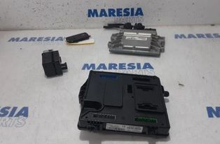 RENAULT Zoe 1 generation (2012-2023) Engine Control Unit ECU 8200604932,E0160400,A2C53284891,284B18853R,S180119163,237D40076R,237D40054R 27826183