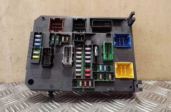 PEUGEOT 508 1 generation (2010-2020) Poistková skrinka 9665547580 26173789