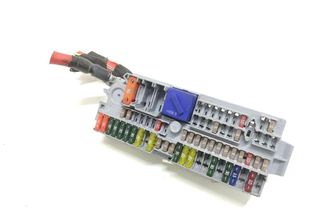 BMW 7 Series G11/G12 (2015-2023) Poistková skrinka 935031301 32833255