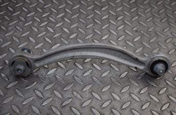 MERCEDES-BENZ C-Class W205/S205/C205 (2014-2023) Pravé zadné rameno trojhranného ramena A20409 2418062