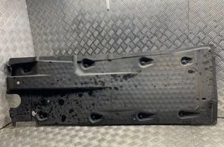 VOLKSWAGEN Golf 5 generation (2003-2009) Pravý spodný kryt karosérie 1K0825212K,1K0825272A 23938058