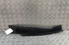 FERRARI A4 B9/8W (2015-2024) Пластмасса передняя стеклоочистителей 64789200 31293048