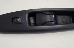 FIAT Doblo 2 generation (2009-2024) Pravé predné vnútorné otváracie madlo 735484916 27352539