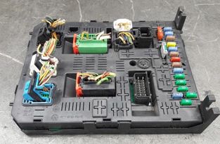 PEUGEOT 308 3 generation (2021-2023) Pojistková skrinka 28116487-2 30117390