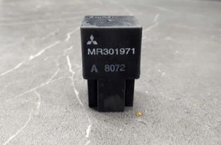 MITSUBISHI Space Wagon 3 generation (1998-2004) Relé MR301971 30166156