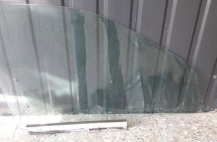 OPEL Vectra B (1995-1999) Pravé predné dvere sklo 30171745
