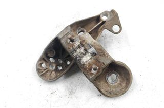 AUDI A4 B5/8D (1994-2001) Кронштейн двигателя левой стороны 8E0199351,8E0199351M 31480793