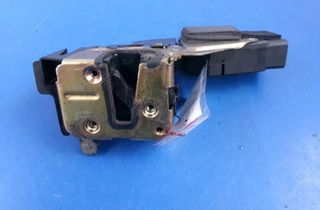 VOLVO V40 1 generation (1996-2004) Ľavý predný zámok dverí 31464871