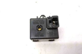 TOYOTA Avensis 2 generation (2002-2009) Relé 0689003570,8665013010 32593419