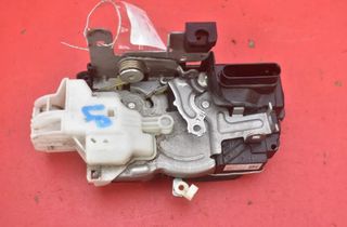 VOLVO V40 2 generation (2012-2020) Ľavý predný zámok dverí 31391824 29844331