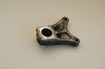 SUZUKI GSX-R 955 (2002-2010) Rear brake caliper mount bracket 1593431