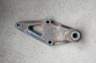 RENAULT TRUCKS Premium (1996-present) 1 generation (2019-2023) Držiak pružiny prednej nápravy 5600201413 30780474