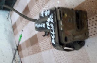 RENAULT Clio 2 generation (1998-2013) Ľavý predný zámok dverí 32113994