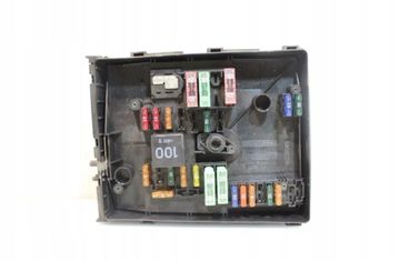 VOLKSWAGEN Touran 1 generation (2003-2015) Pojistková skrinka 32900937