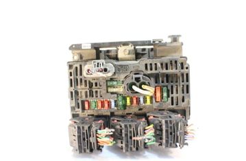 CITROËN C4 1 generation (2004-2011) Блок предохранителей 32902836