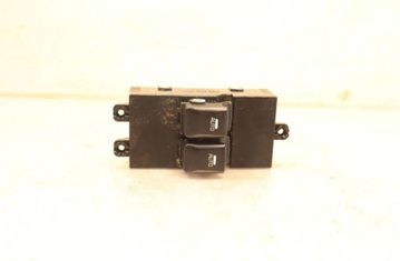 KIA Cee'd 2 generation (2012-2018) Vypínač pravého predného dverového okna 32911333