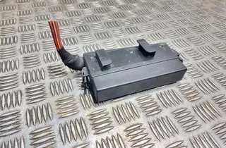 OPEL Vectra C (2002-2005) Блок предохранителей 33567920