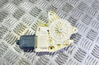 MERCEDES-BENZ C-Class W204/S204/C204 (2004-2015) Motor ovládania okna pravých zadných dverí A2048200542 33806339