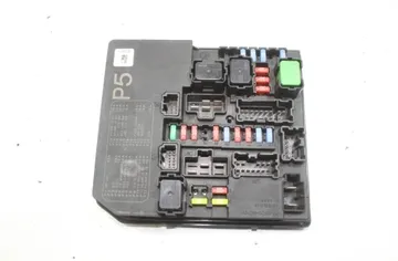 NISSAN Juke YF15 (2010-2020) Fuse box 284B71TT2A 33517656