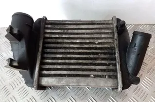 AUDI A4 B5/8D (1994-2001) Intercooler radiátor 8E0145805P 25139059