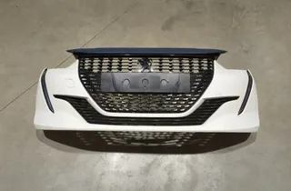 PEUGEOT 208 2 generation (2019-2023) Бампер передний 33601752