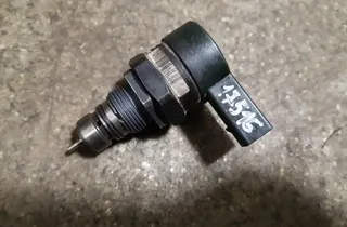 BMW 5 Series E60/E61 (2003-2010) Fuel pressure regulator 0281002738,141205 33754658