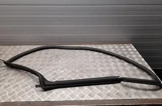 TESLA Model 3 1 generation (2017-2024) Уплотнительная резина задней двери (по кузову) 2K291205 33432190
