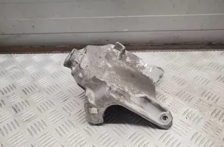 AUDI A4 B9/8W (2015-2024) Кронштейн двигателя левой стороны 4M0199307BN 33448681