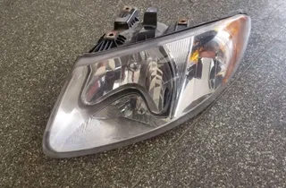 CHRYSLER Voyager 4 generation (2001-2007) Ľavé predné svetlomety 33851945