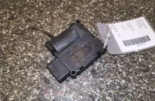 AUDI A6 C6/4F (2004-2011) Ventily na ovládanie vnútorného kúrenia 0132801359 33852667