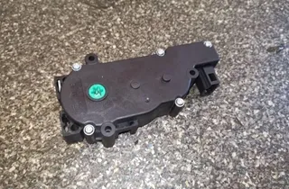 MERCEDES-BENZ E-Class W211/S211 (2002-2009) Motor pre mäkké zatváranie zadnej kufrového veka A2047500060 33854448