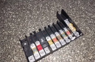 VOLKSWAGEN Transporter T5 (2003-2015) Poistková skrinka 7H0937550A 33855471