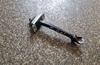 CHEVROLET Captiva 1 generation (2006-2018) Ограничитель задней левой двери 33870577