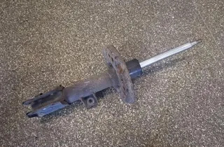 HYUNDAI i40 VF (1 generation) (2011-2020) Pravý predný tlmič nárazov 546613Z540 33870777