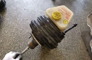 AUDI A8 D2/4D (1994-2002) Brzdový posilňovač 4E1612105E 33871577