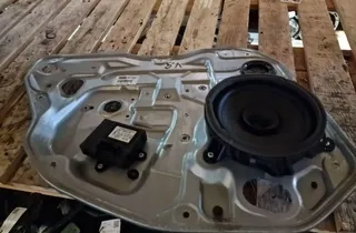 VOLVO V70 2 generation (2000-2008) Zdvíhač pravého zadného dverového okna 7G9T14B534BD 33872818