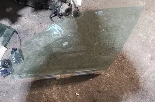 SAAB 9-5 1 generation (1997-2010) Sklo ľavých predných dverí 33875208