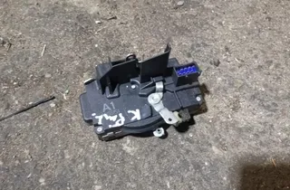 SAAB 9-5 1 generation (1997-2010) Ľavý predný zámok dverí 33875210