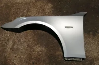 BMW 5 Series E60/E61 (2003-2010) Ľavý predný blatník 33877107