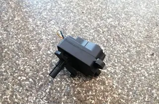 VOLVO XC60 Ventily na ovládanie vnútorného kúrenia 30676510 33881578