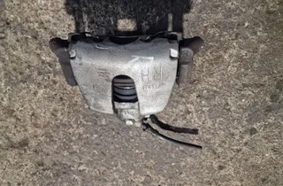 VOLVO S40 2 generation (2004-2012) Pravý predný strmeň brzdy 33884273